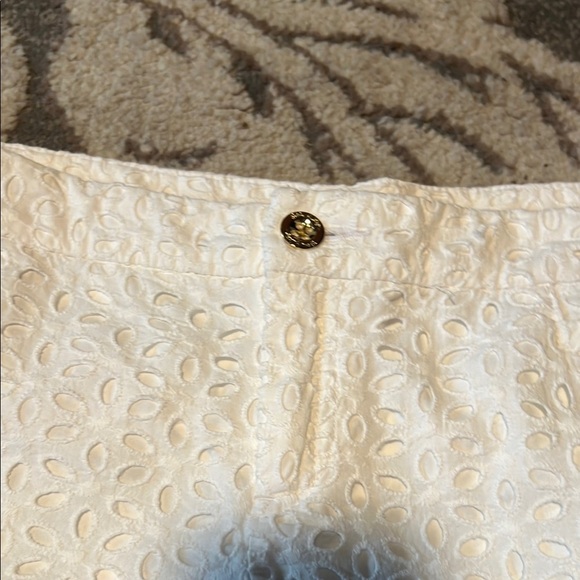 Lily Pulitzer white shorts lined. Size 6. Like new. Dressy or casual. - Picture 2 of 5